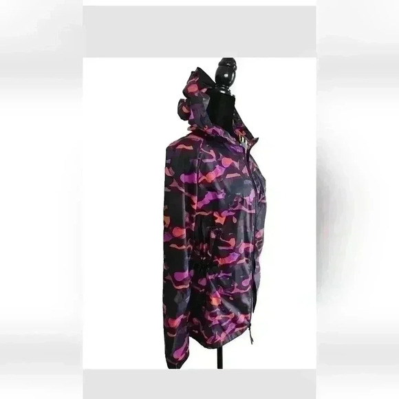Nike T/F Camo Windrunner Women's Jacket Vivid Purple-Bright Crimson WindbreakerS - Picture 6 of 16